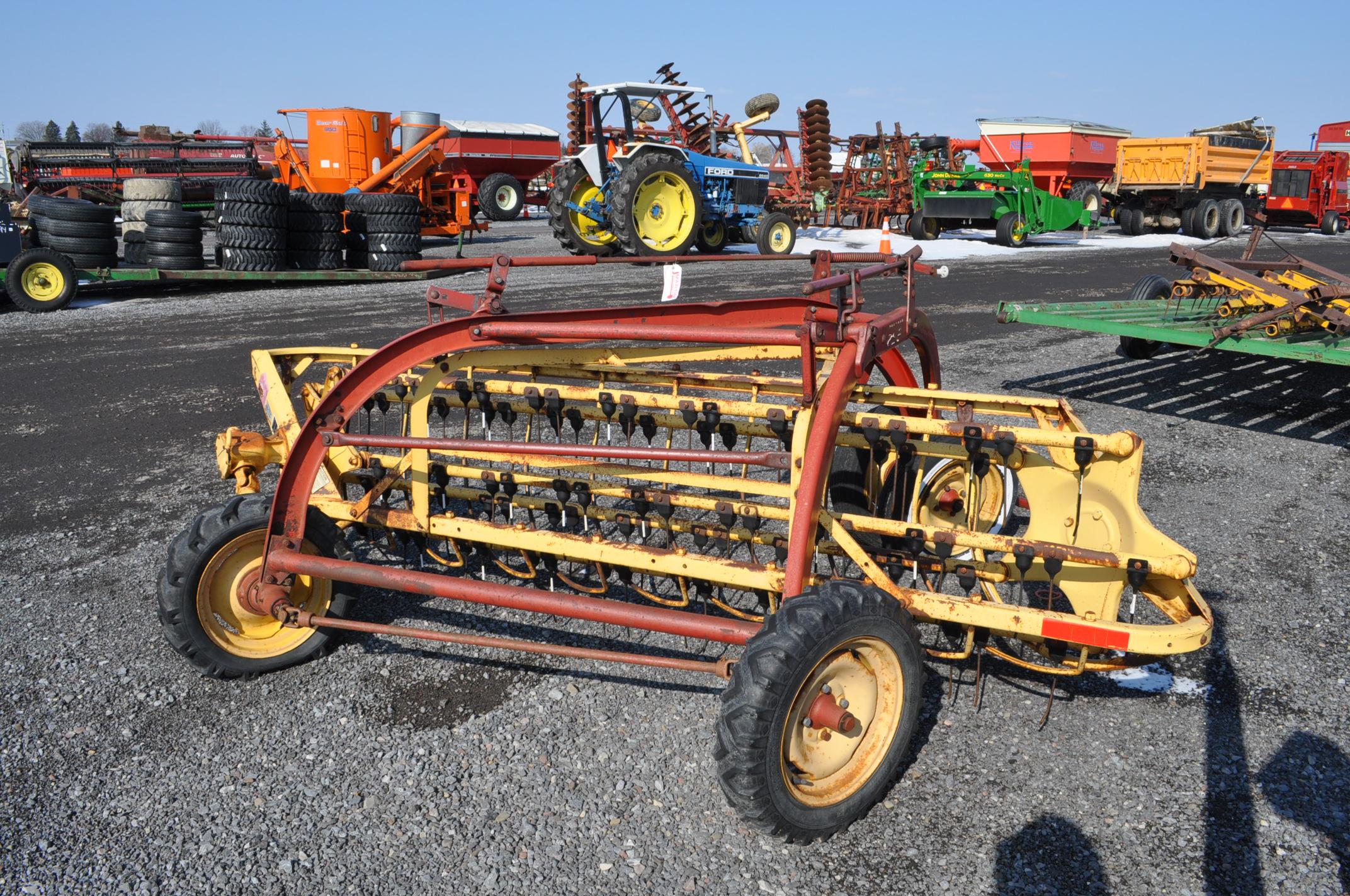 NH 256 10' rollabar rake w/dolly wheel