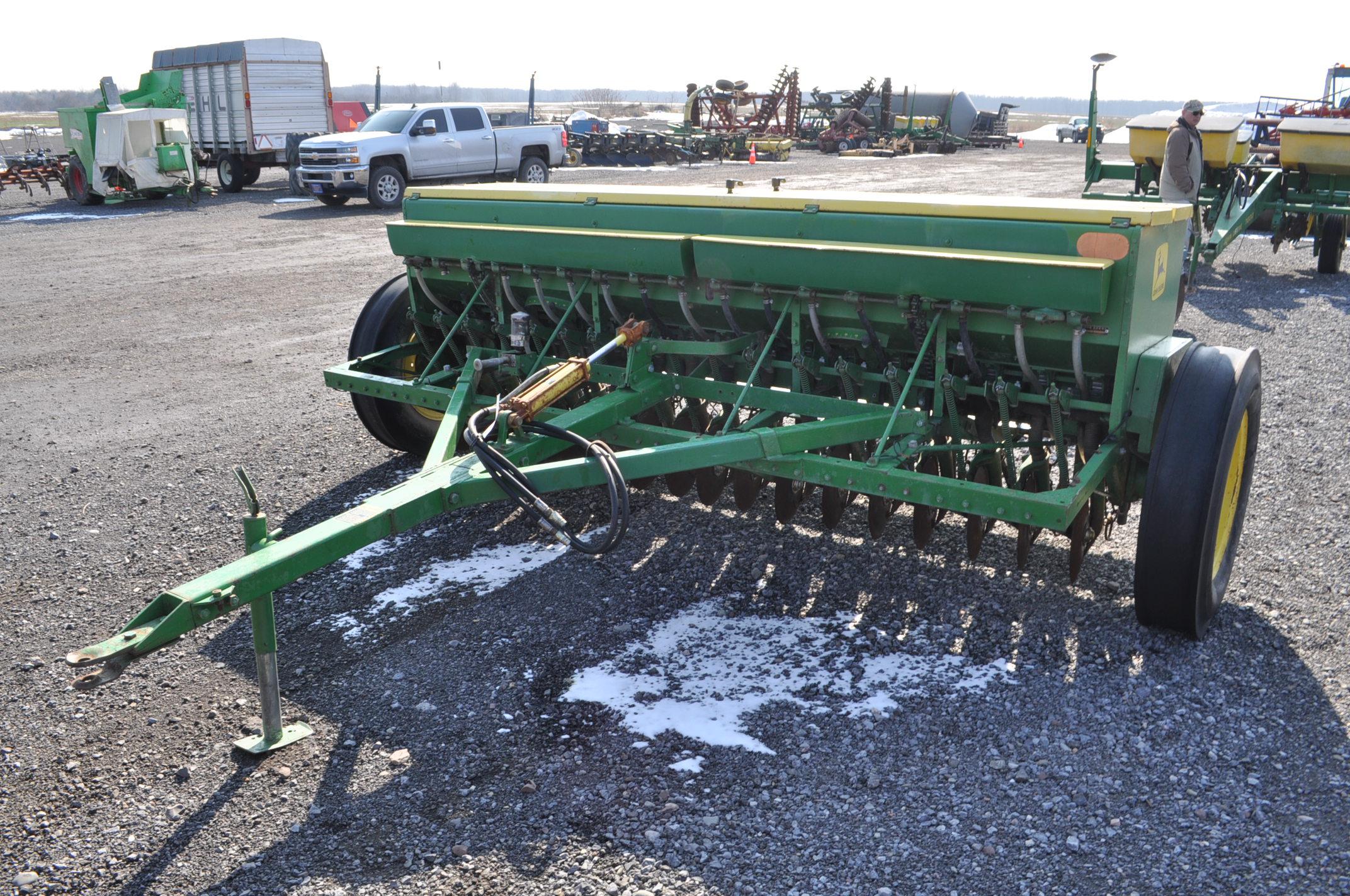 JD 8000 10' grain drill w/ grass seeder, brome box, greaser