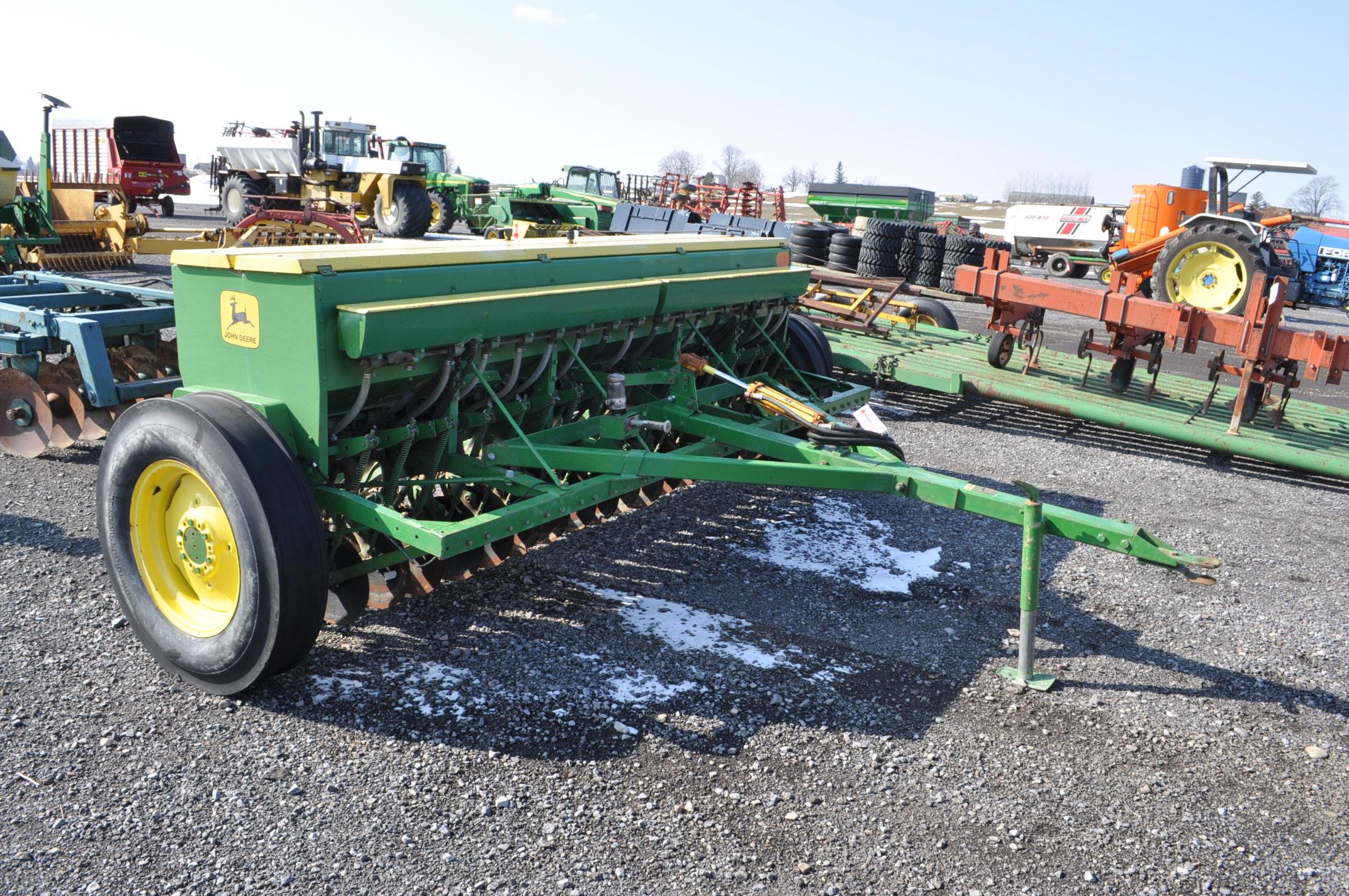 JD 8000 10' grain drill w/ grass seeder, brome box, greaser