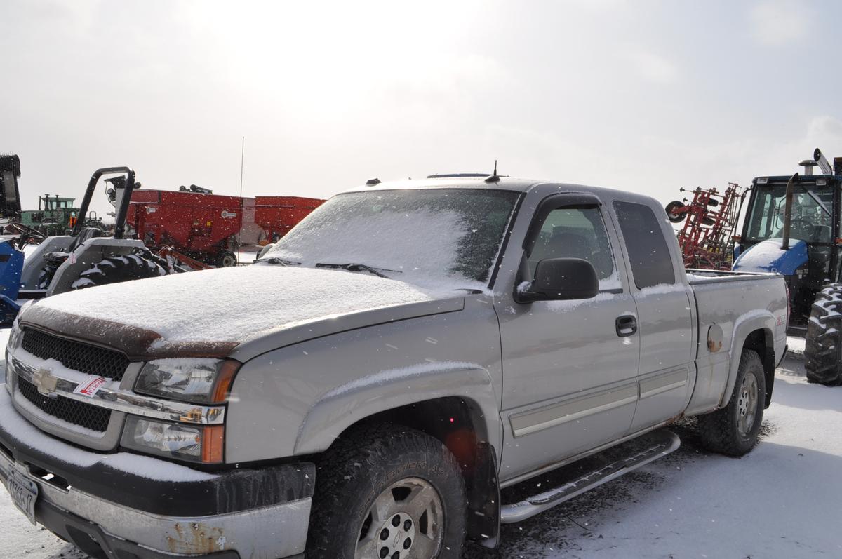 '04 Chevy Z71 1500 w/220,953 mi, 4wd, ext cab (title)