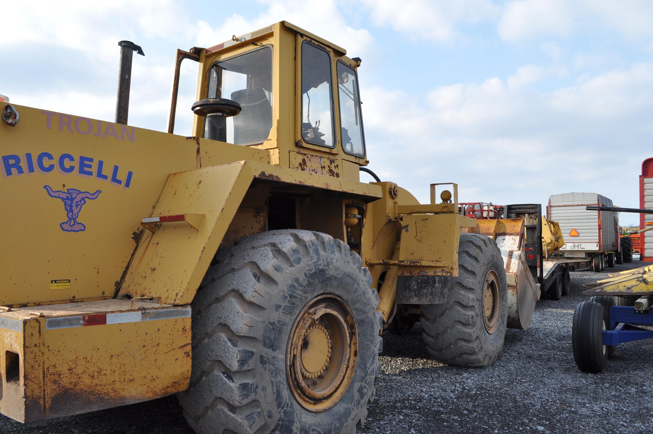 Trojan 4500Z payloader w/ 3991hrs 5yd material bucket,