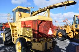 NH 1915 self propelled chopper w/ 3026hrs, dump cart hitch & hyd, Cat 3306 engine, Metalert II, 4wd