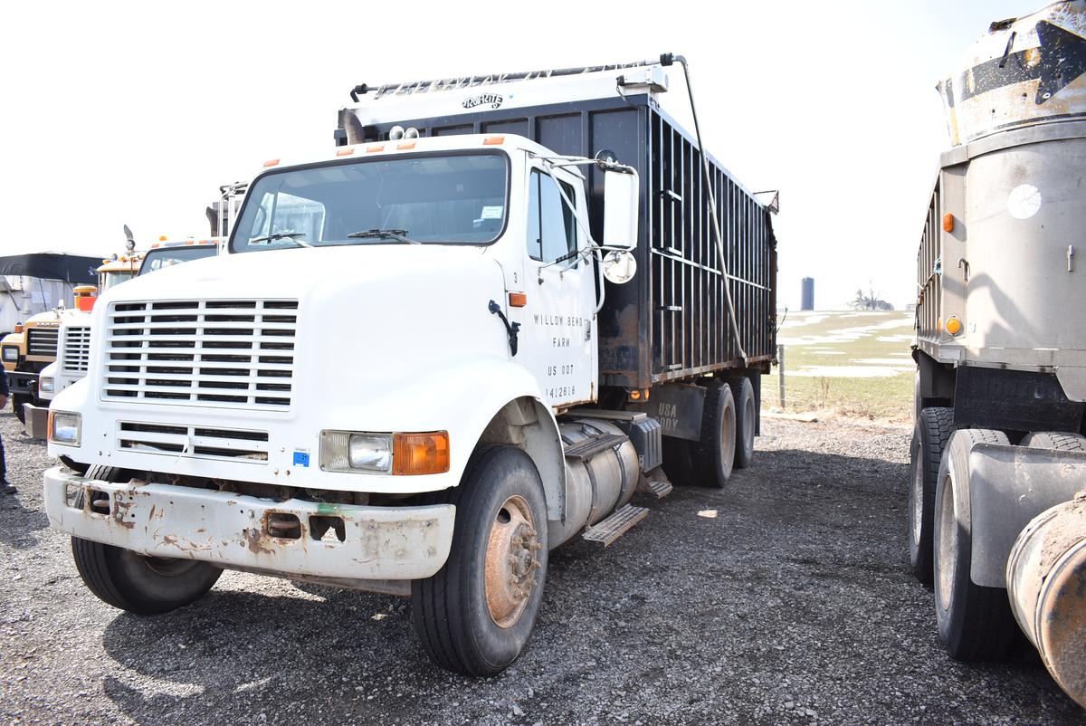 '95 Int 8100 w/ 52,000Gvw, Cummins M11 engine, 753,096mi, 8spd trans, USA Allstar 20' silage box, w/