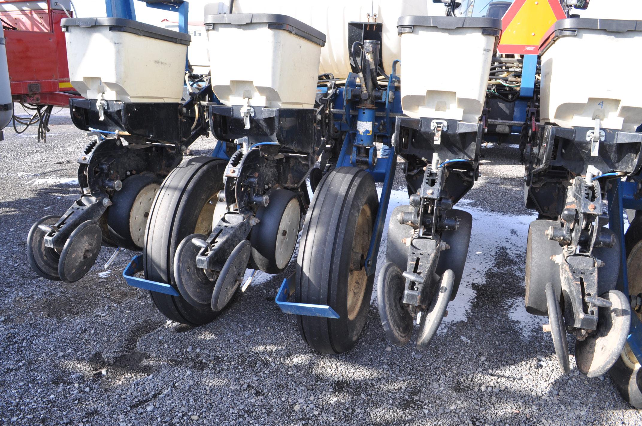 Kinze 3000 no-till planter w/ interplant, finger pick-up, liq fert, bean & corn meters (moniter & ma