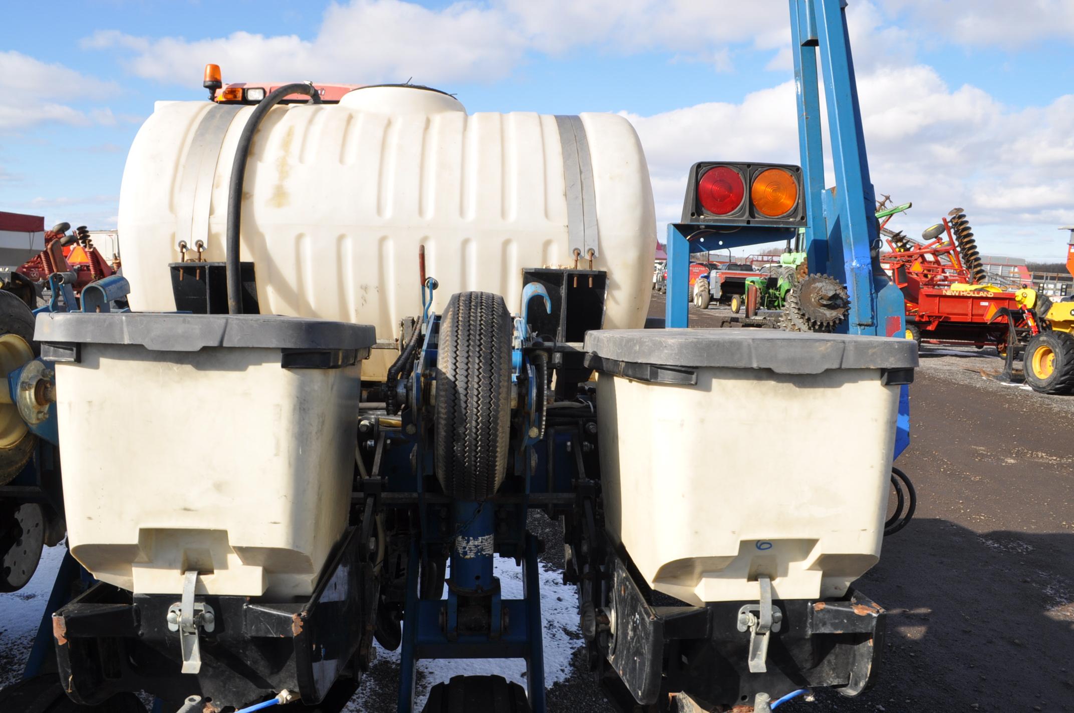 Kinze 3000 no-till planter w/ interplant, finger pick-up, liq fert, bean & corn meters (moniter & ma