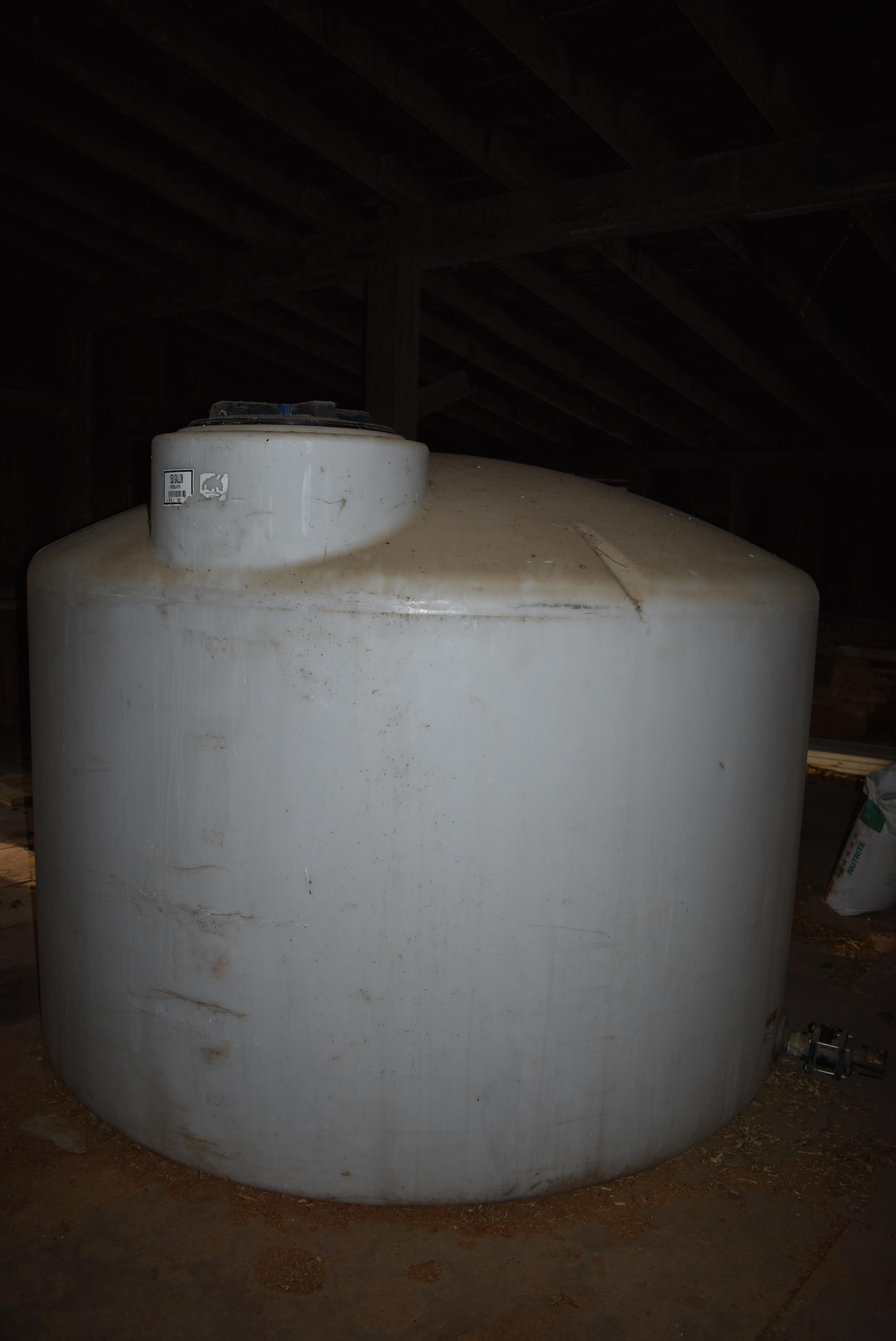 1500gal poly water tank