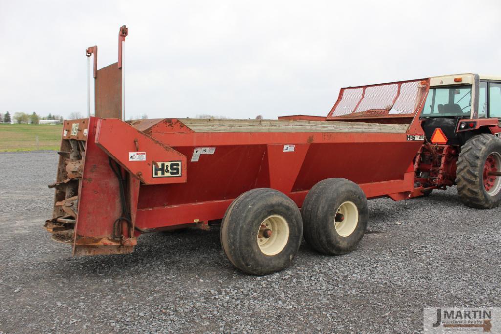 H&S 2606 manure spreader