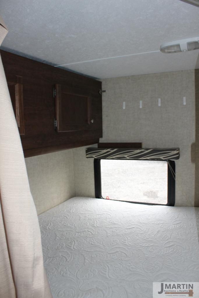 2015 Keystone Hide Out 19' camper