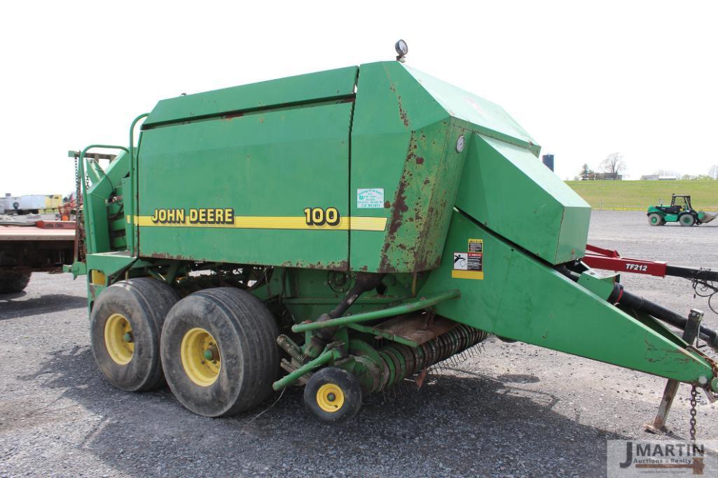 JD 100 large sq baler