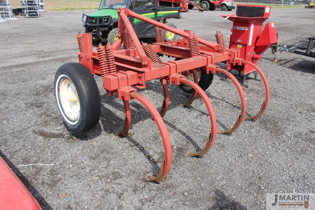 MF 7 tooth 3pt chisel plow