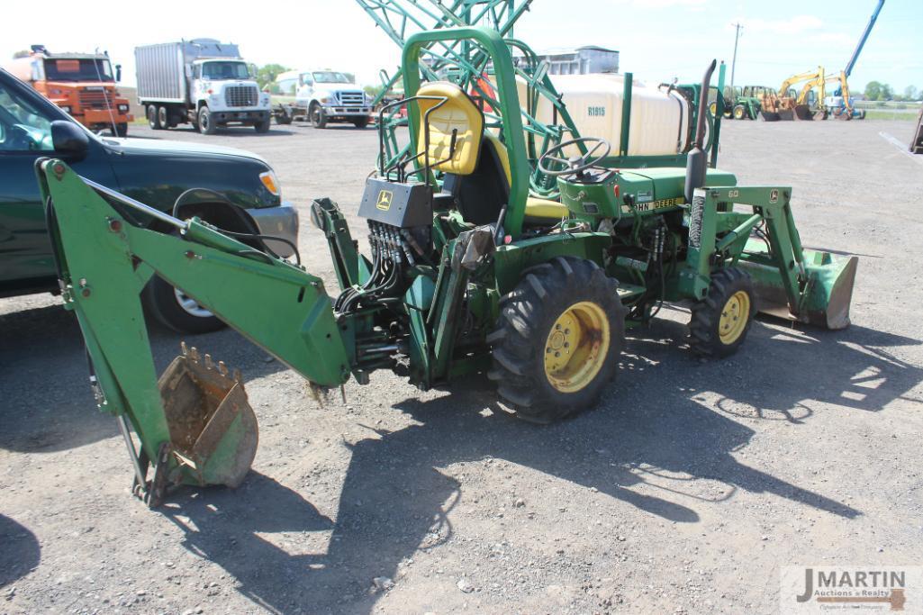 JD 650 tractor/loader/backhoe