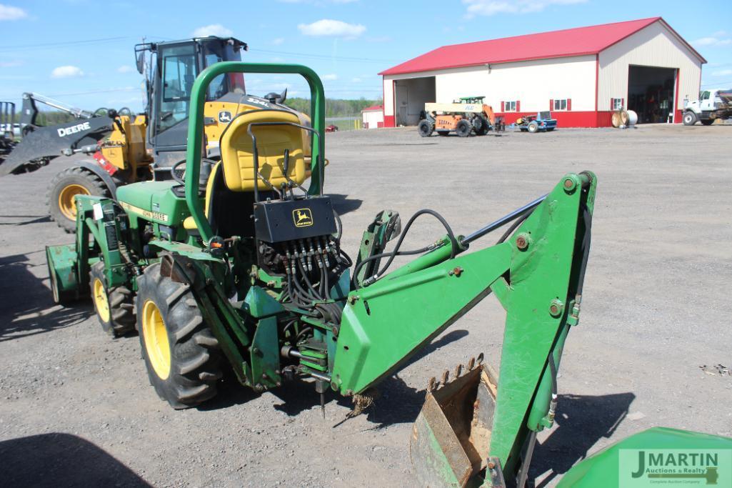 JD 650 tractor/loader/backhoe