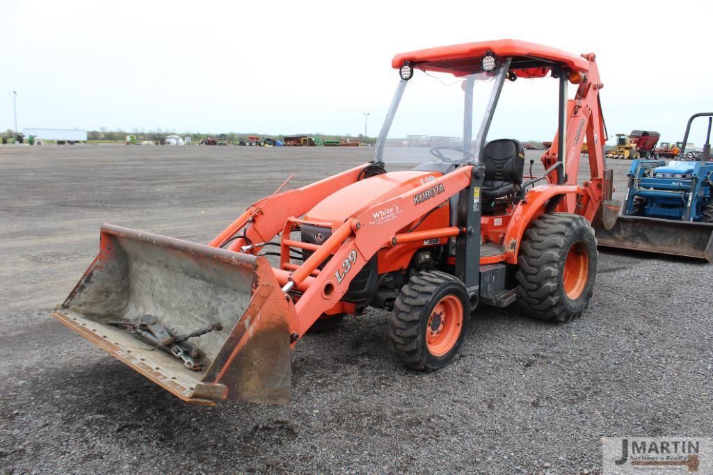 Kubota L39 tractor/loader/backhoe