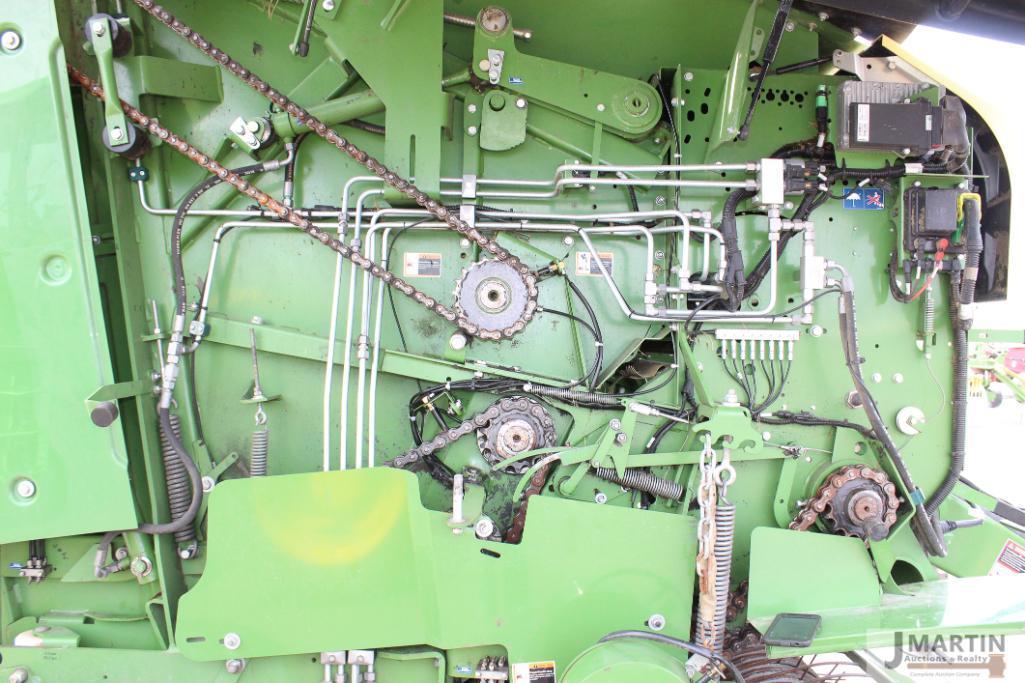 Krone Comprima V150 XL round baler