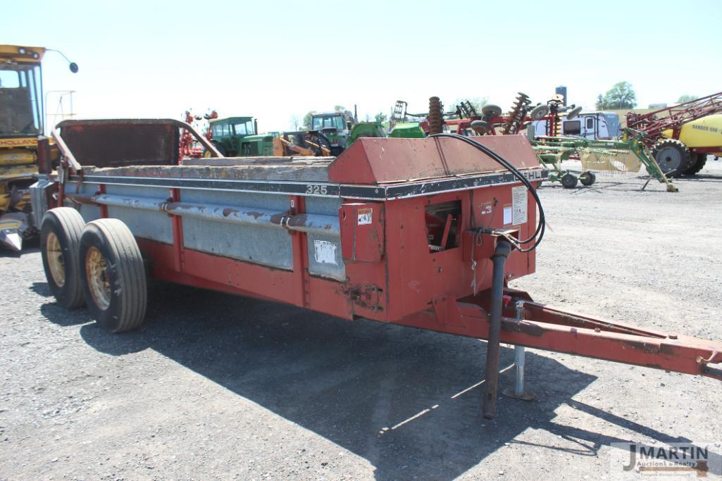 Gehl 325 manure spreader