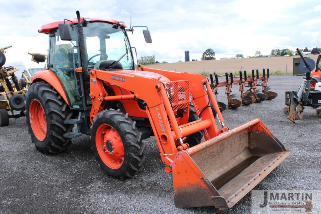 Kubota M7040 tractor w/LA1153 loader