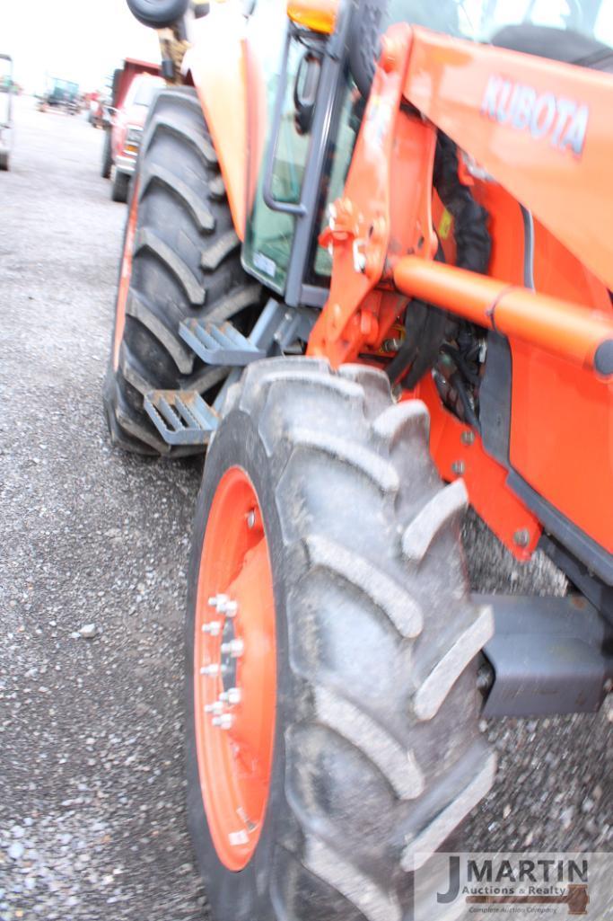 Kubota M7040 tractor w/LA1153 loader