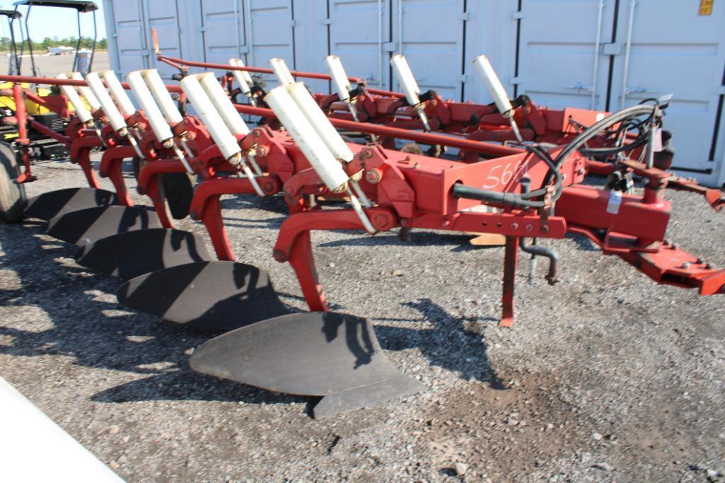 IH 720 5 bottom plow