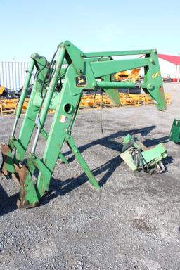 JD 640 self leveling loader