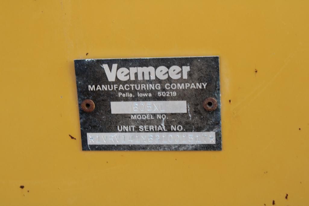 Vermeer 605 Accu-bale Plus XL Series round baler