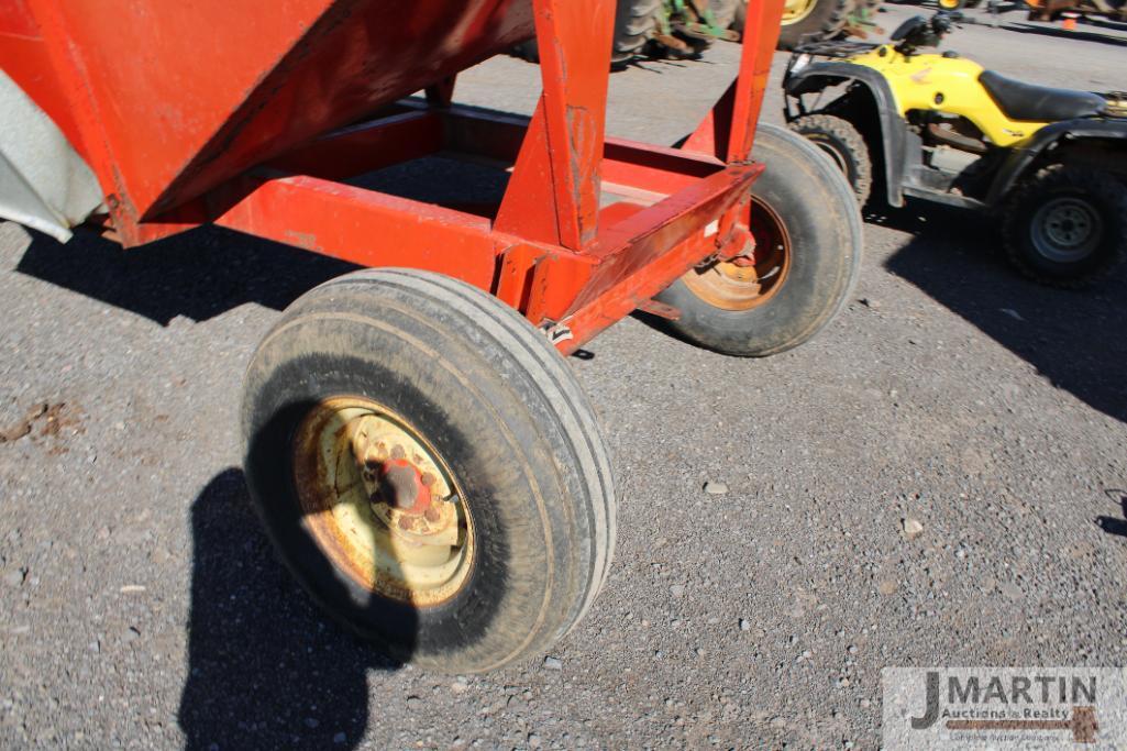 H&S 250 bu gravity wagon