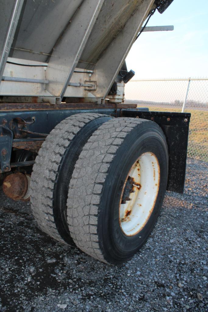 2003 Freightliner FL70