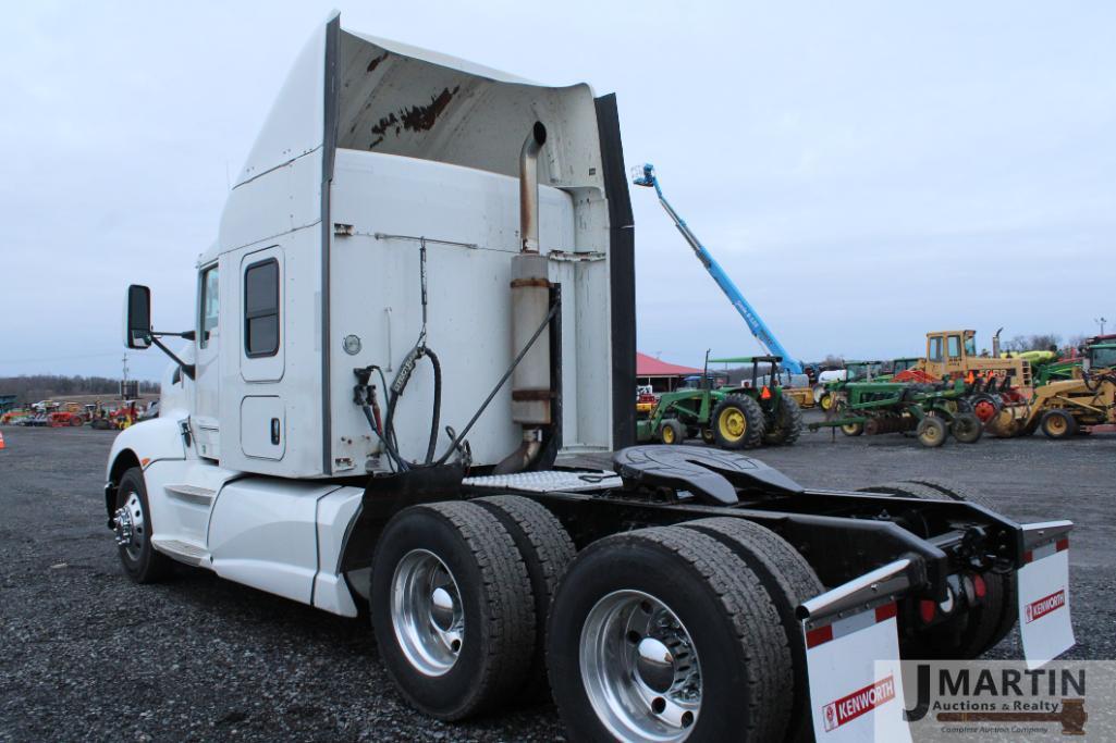 2018 Kenworth T660 Glider semi tractor