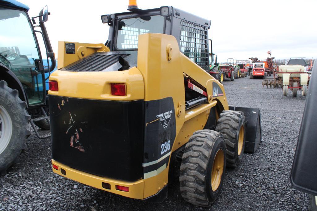 Cat 236 skid loader