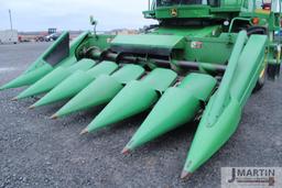 JD 693 6 row cornhead