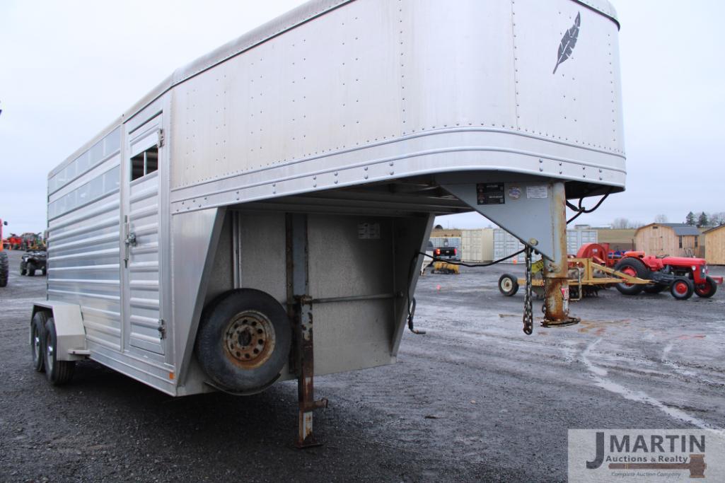 2015 16' Featherlite cattle trailer