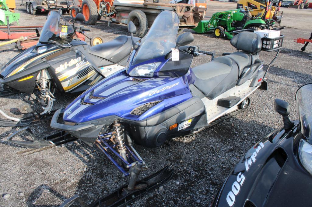 2006 Yamaha Venture RS snowmobile