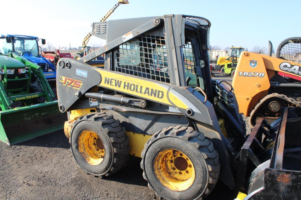 NH L175 skid loader