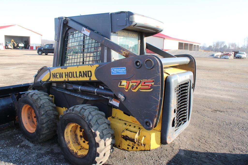 NH L175 skid loader