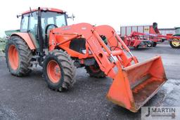 Kubota M135X tractor w/ Kubota LA2253 loader w/ 8' material bucket