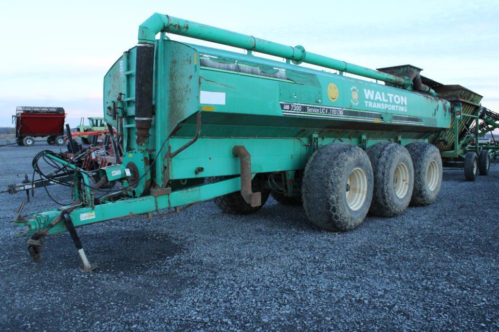 Houle 7300gal liquid manure spreader