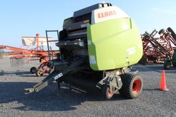 Claas Variant 380 round baler