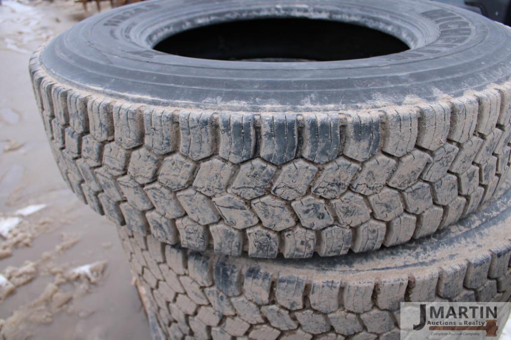 8-11R24.5 Semi tires