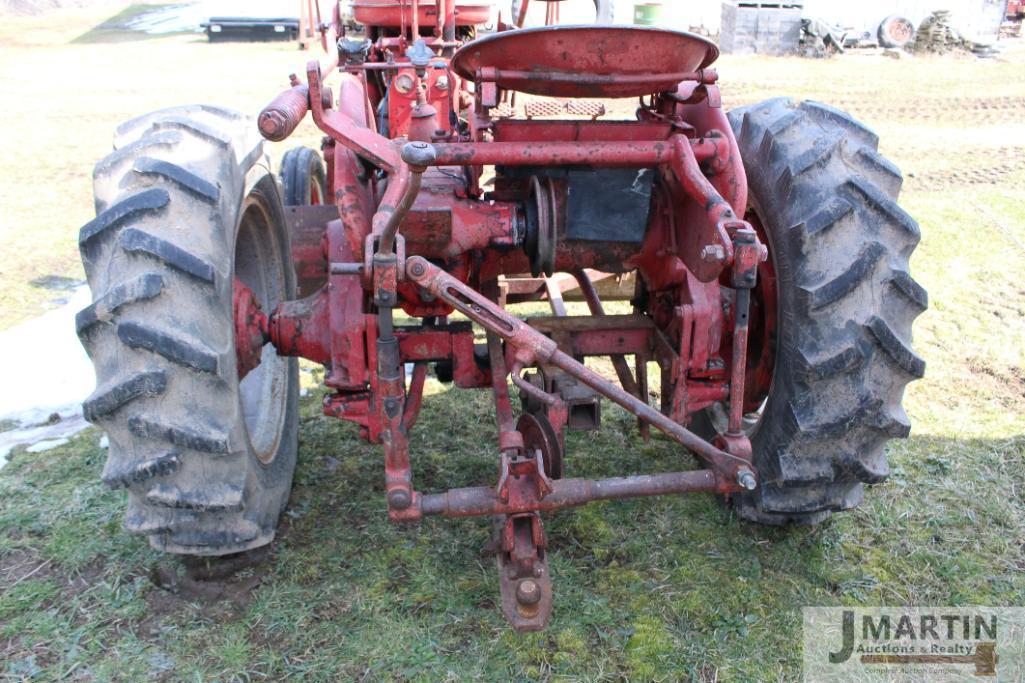 IH Farmall 100