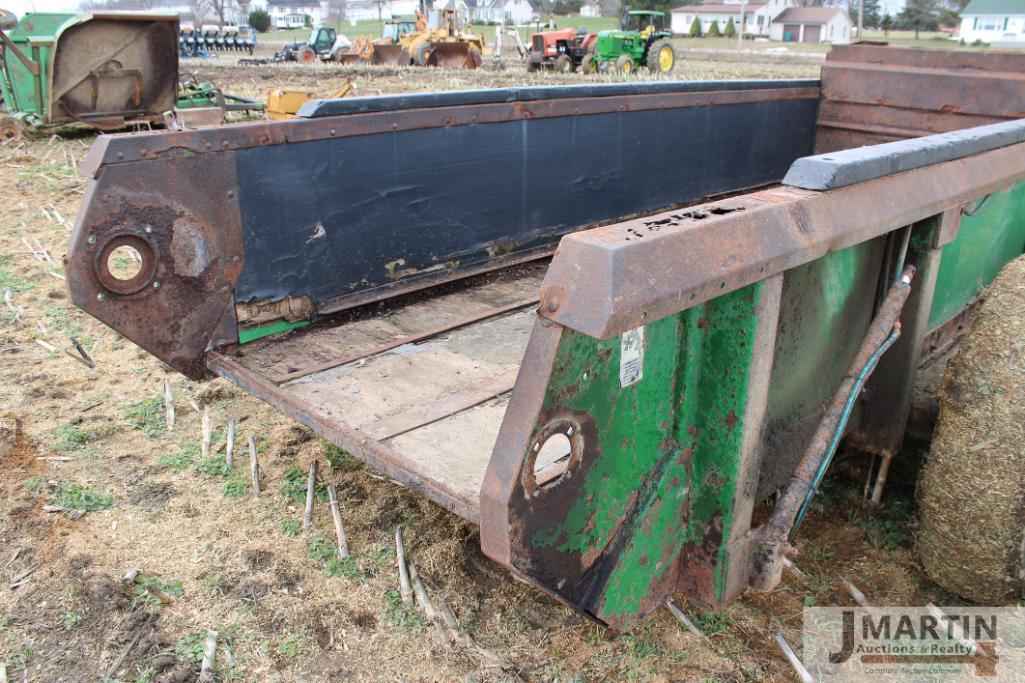 JD manure spreader wagon