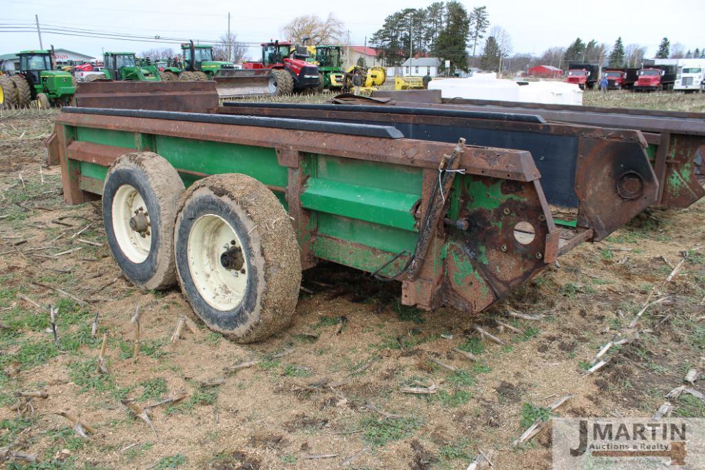 JD manure spreader wagon