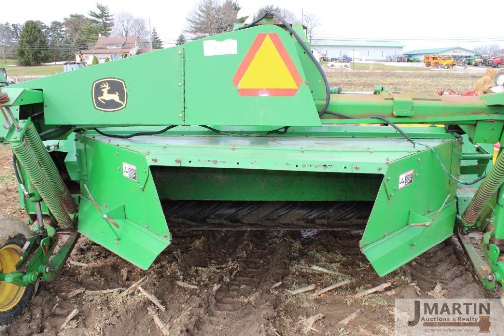 JD Moco 946 center pivot discbine