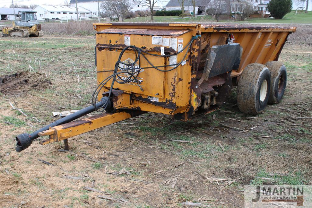 Kuhn Knight 8118 protwin Side Slinger manure spreader