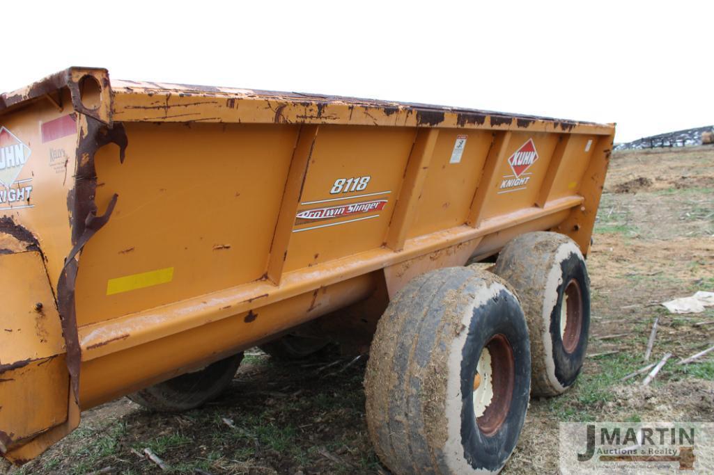 Kuhn Knight 8118 protwin Side Slinger manure spreader