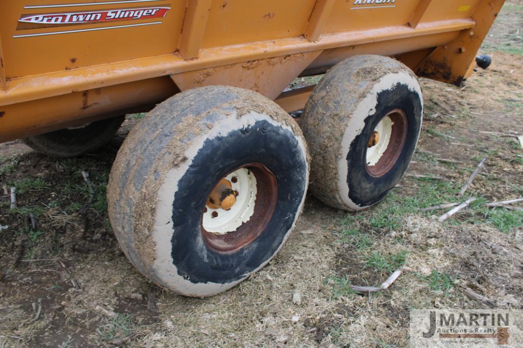 Kuhn Knight 8118 protwin Side Slinger manure spreader