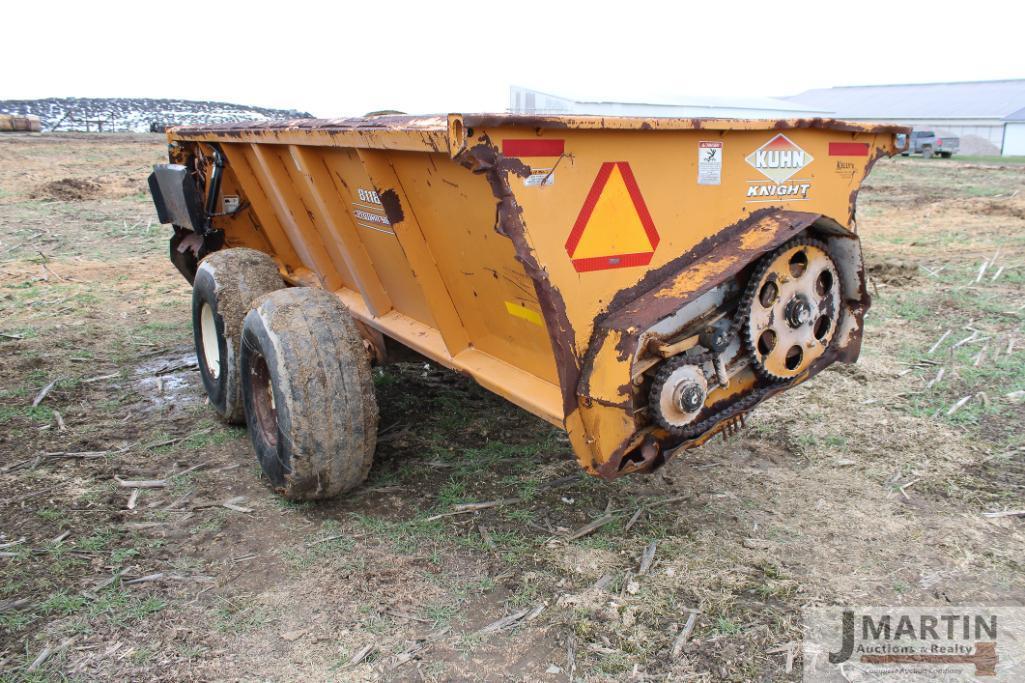 Kuhn Knight 8118 protwin Side Slinger manure spreader