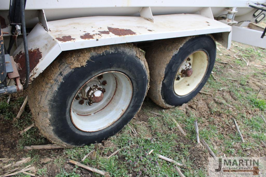 Kuhn Knight Botec 4072 feed mixer wagon