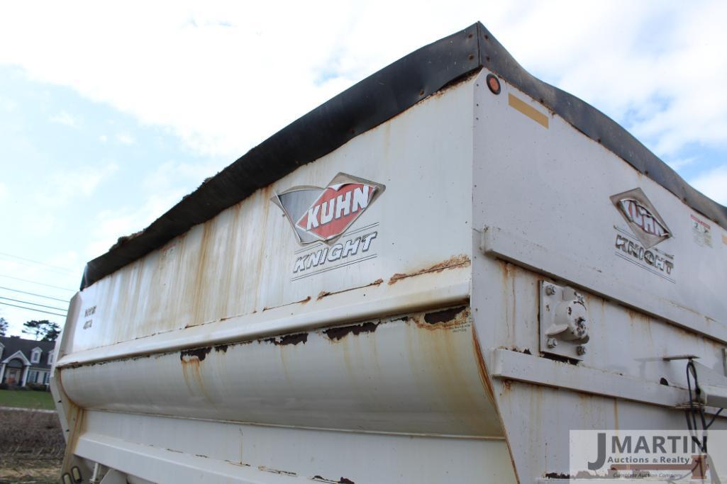 Kuhn Knight Botec 4072 feed mixer wagon