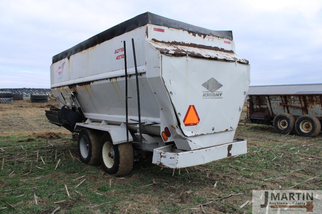 Kuhn Knight Botec 4072 feed mixer wagon