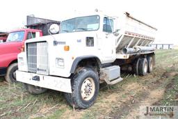 1998 International Paystar 5000 tender truck