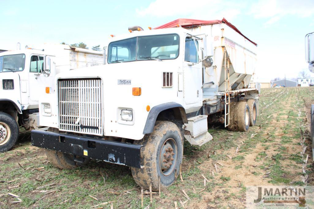 1995 International Paystar 5000 fert truck